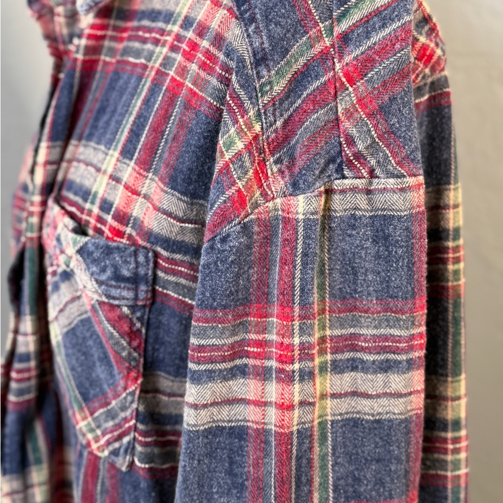 BKE Boyfriend Plaid Flannel Shirt Raw Hem Button Front Size M - Picture 4 of 9